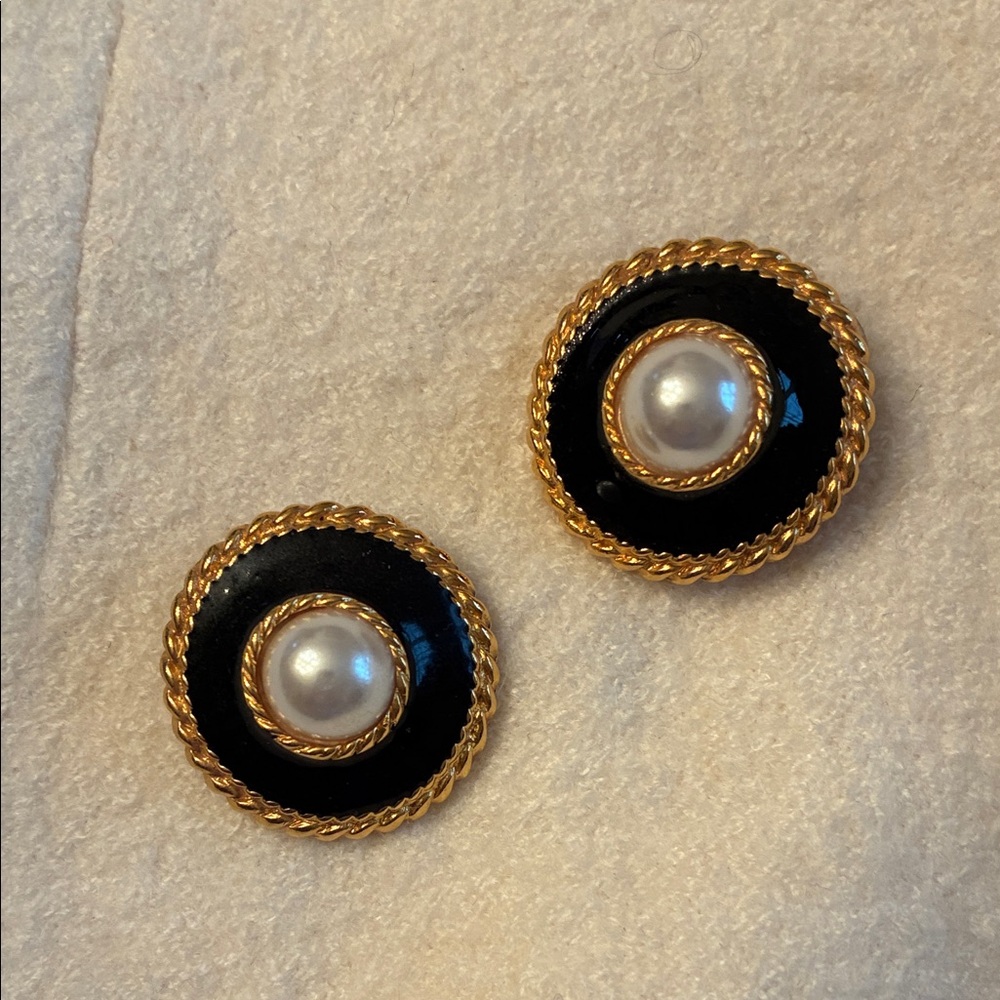 Large vintage 80s pearl black enamel earrings